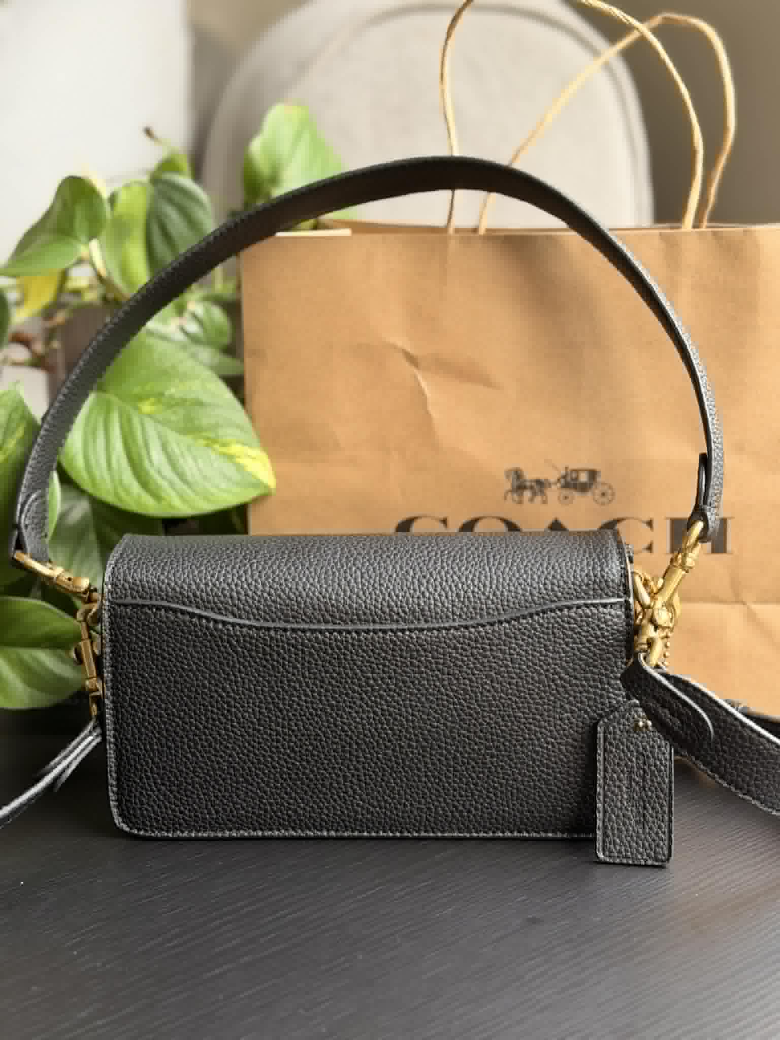 Tabitha 20 in Pebbled Black